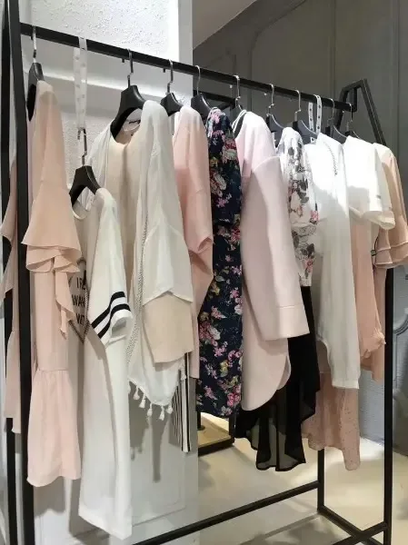 Guangzhou Baiyun District Shijing Li Yanmei Apparel Trading Firm - Clothing reference image 1